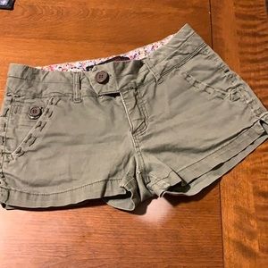 Freestyle revolution army green shorts